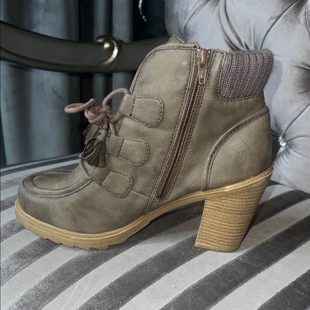 🧸 Cozy Chic: Mudd Knit-Trim Tassel Ankle Boots 🧸 - Picture 4 of 6